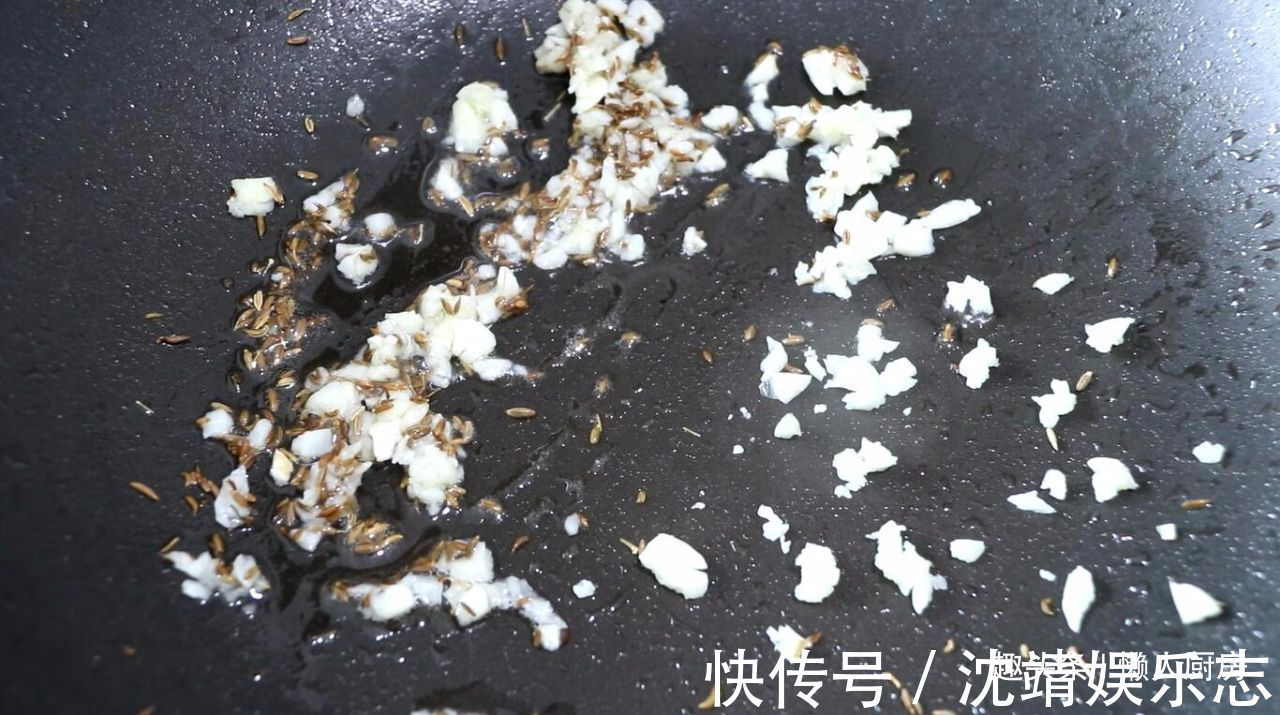 教你鸡胸肉最香的做法，外皮酥脆，肉嫩不柴，怎么吃都吃不腻