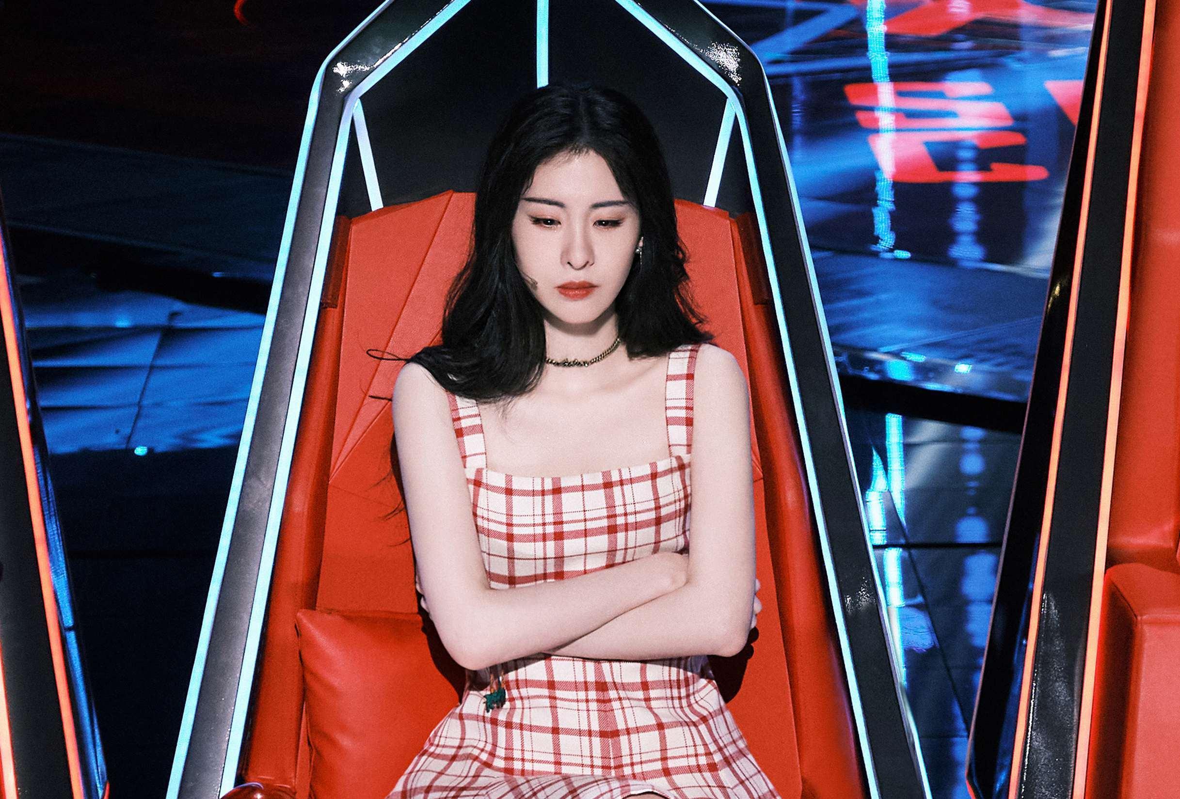 巔峰時(shí)刻|悲催“巨星”吳莫愁:從“1.3億出場(chǎng)費(fèi)”到消失不見,她經(jīng)歷了啥