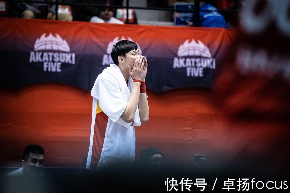 cbNBA的冷板凳和NBL的明星,周琦不要被追随者冲昏头脑!