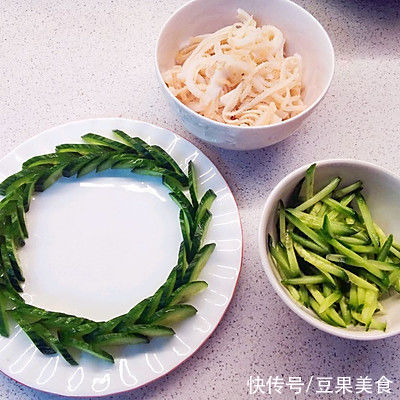 搅拌均匀|#一口新年味，全家享佳味#凉拌牛百叶