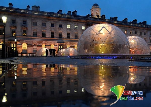 厦庭院现户外用餐舱|另类浪漫 英国伦敦现“泡泡”用餐舱