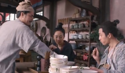 店家|古代人吃饭直接扔一把碎银子,店家数都不数,不怕不够吗