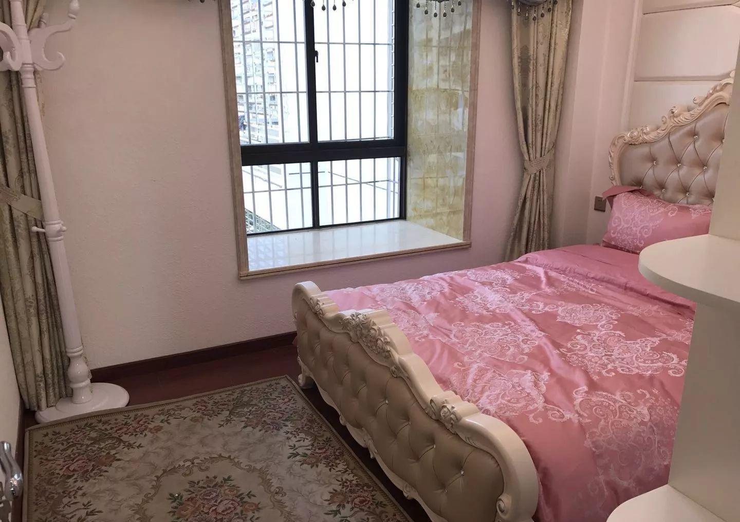 沙发|老公花30万装修的婚房,客厅实在太美了,沙发都舍不得用力坐下去
