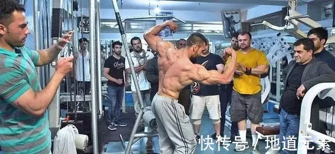 冠军|阿富汗人有多喜欢健身?背着火箭筒去健身房!难怪频出健美冠军