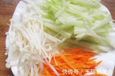 佛手瓜吃起来清脆多汁，鲜香可口，营养价值也颇为丰富！