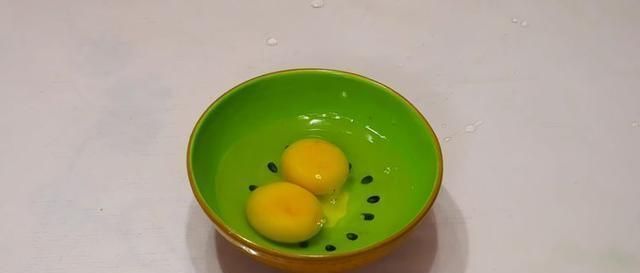 鸡蛋|萝卜丝更好吃的做法,打上2个鸡蛋蒸一蒸,百吃不厌