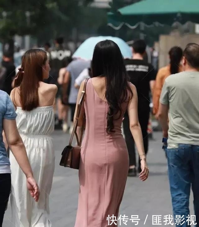 连衣裙休闲甜美两不误,打造自在随性感,好看又甜美