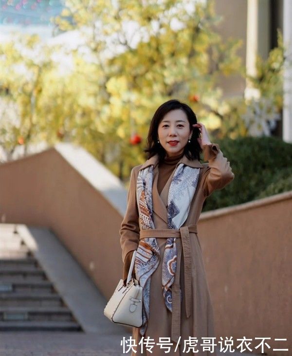 40岁女人可以美得很高级，学会这4种单品，时尚其实很简单