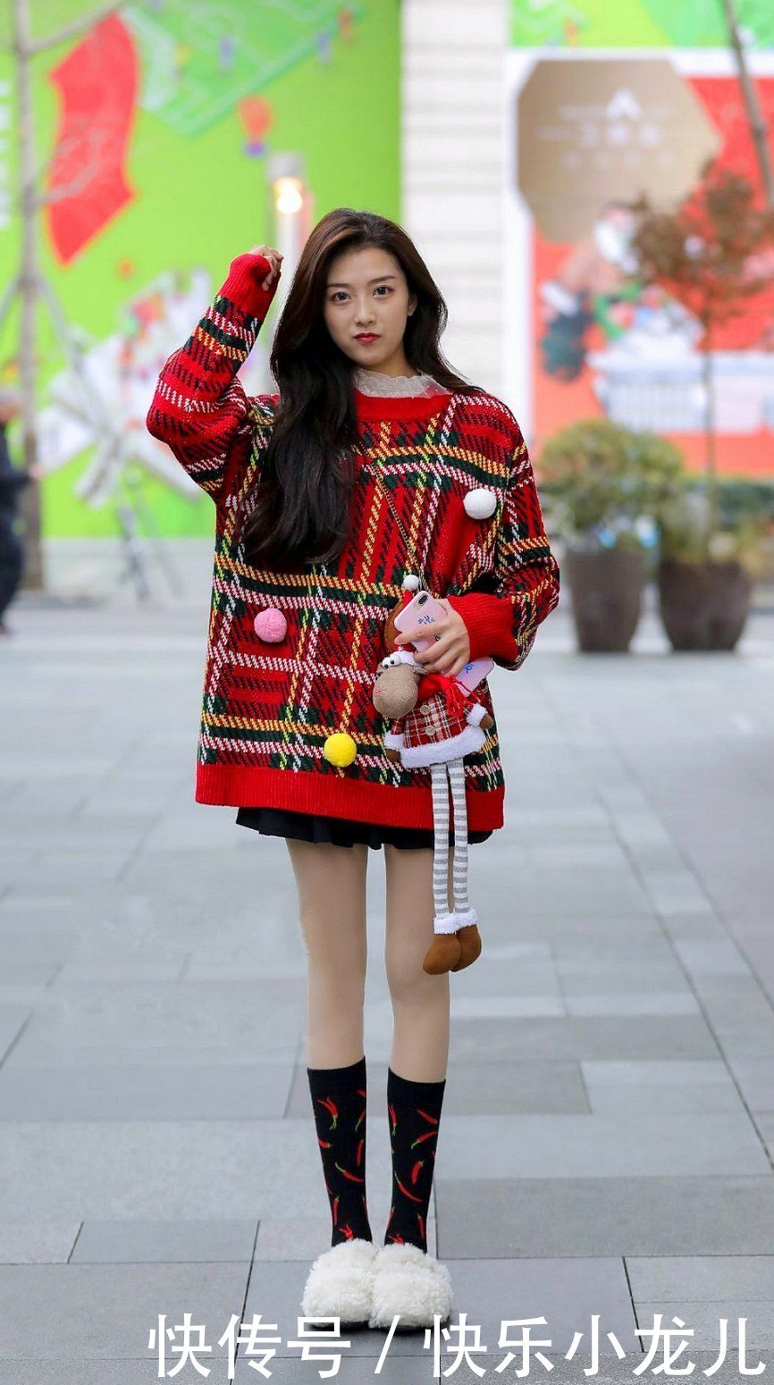 针织毛衣贴身最能显身材,无论搭配什么,都有着浓浓的女人味