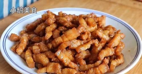 年夜饭猪肉好吃做法，淋2个鸡蛋，老做法教给你，吃一次就忘不了