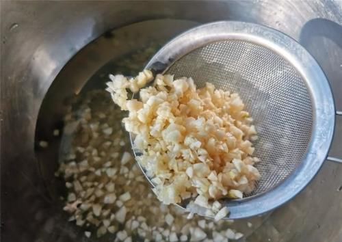 大蒜|今天教你万能蒜蓉汁做法,蒸海鲜,蒜蓉蒸扇贝,烤菜都能用