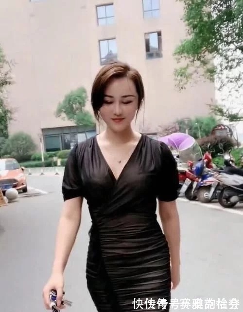 一身黑色|干净白皙的女孩，穿搭一身黑色，反映“冷艳”气质
