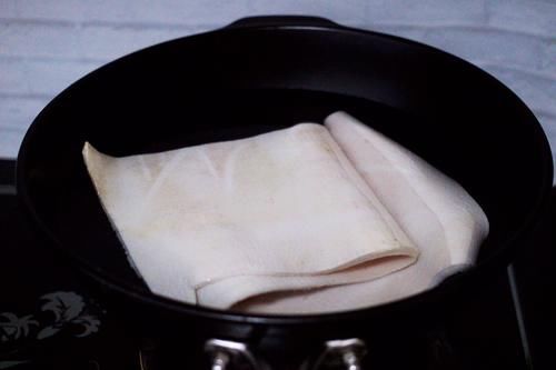  皮冻怎么做才能像饭店一样好吃，牢记2点，皮冻硬挺不碎，还不腥