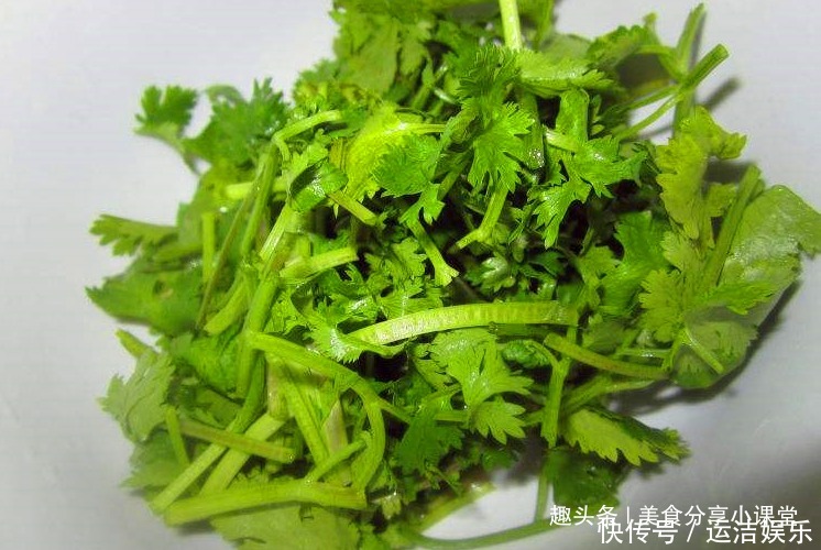 快过年了,此菜可以提前做好,想吃的时候很快能上桌,简单又方便