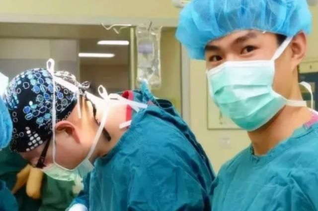 产房|生产遇到男医生，不会看光孕妇的“隐私”吗？过来医生说出心里话