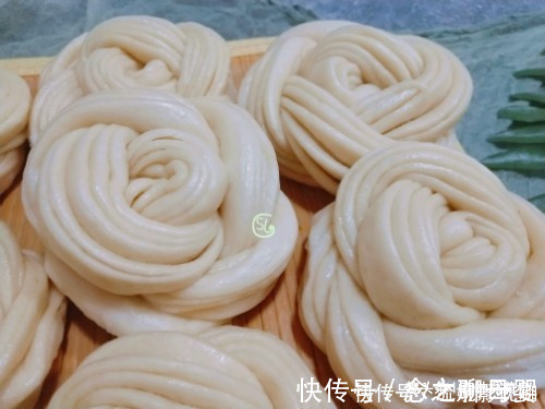 发面|发面不要只放酵母了，多加一料，做出的花卷，蓬松暄软，层次多