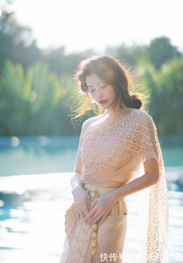 前妻|刘翔前妻变化挺大,穿傣族裙看得出腰肢多纤细,有模特的风范