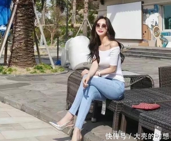 紧身牛仔裤|靓丽牛仔裤英姿飒爽的美女,穿出独特的气质感,让人眼前一亮