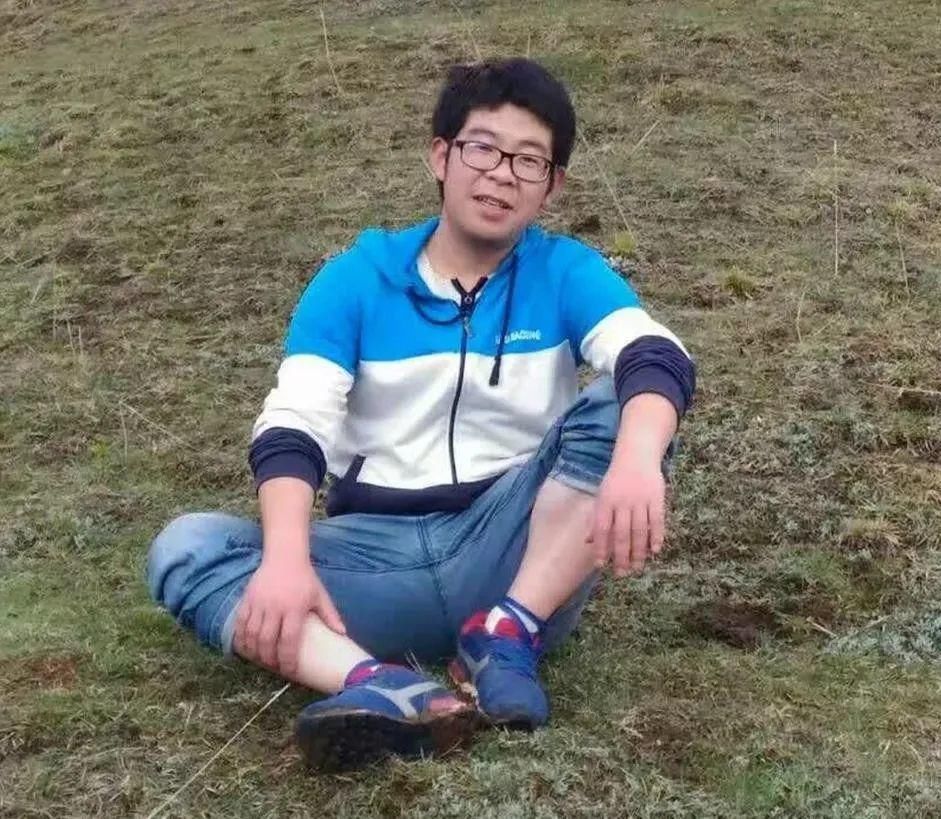  拾荒者|【新诗采撷】王强 | 拾荒者