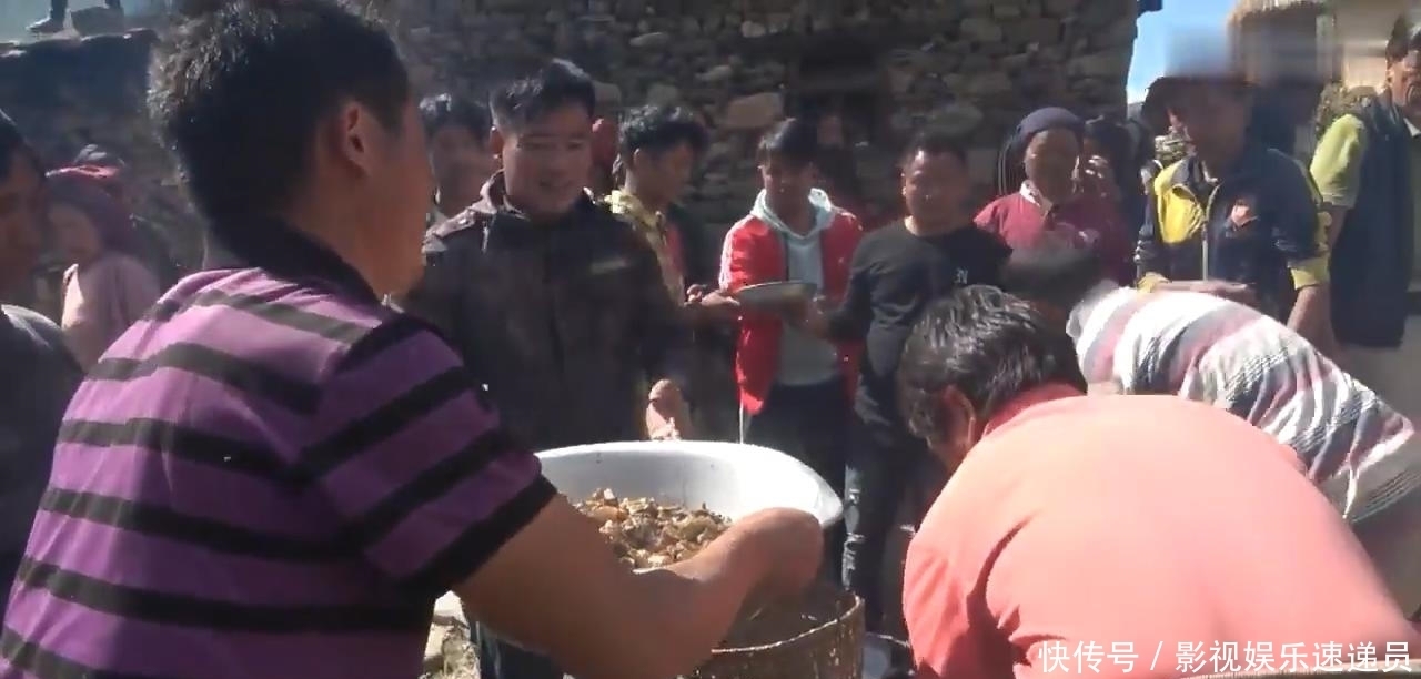 农村|尼泊尔农村大型酒席,场面壮观,只吃一个菜咖喱羊肉配米饭