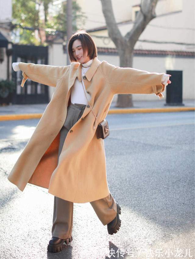 裤子|秋天太适合穿大地色了,大衣搭配直筒裤气质又高级,太喜欢了