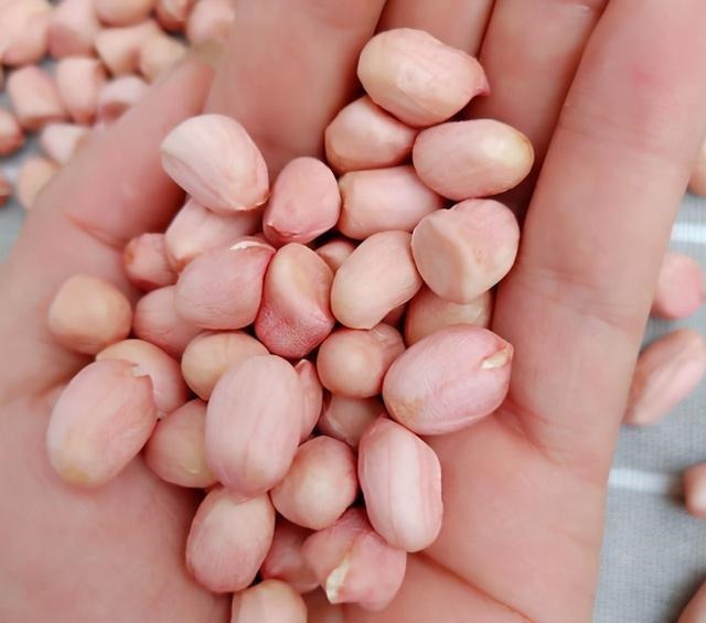 膳食纤维|最新研究发现：每天吃几粒花生能让血管健康，可每天具体吃多少？