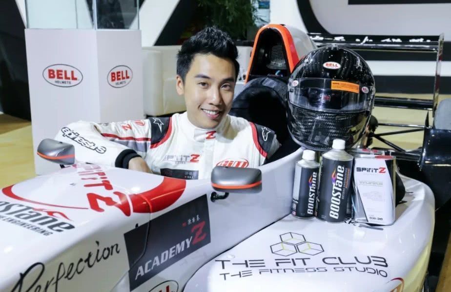 歌手|以一首《月半小夜曲》爆红的他,因一句话被封杀,如今过得怎样