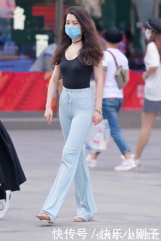 休闲装|简约的贴身背心，可以修饰身体曲线，尽显时尚潇洒