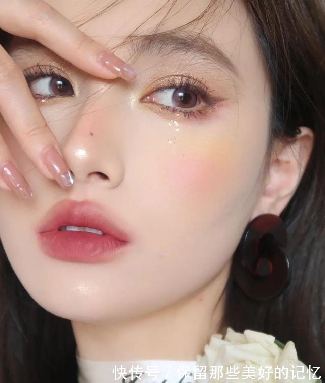 色号 直男眼中女生涂口红VS不涂口红,差距也太大了……!