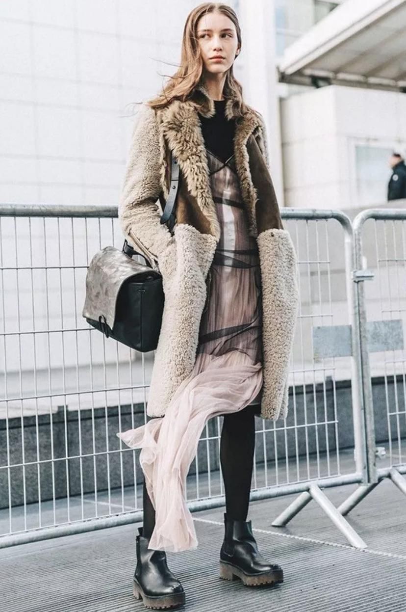  流行|“马丁靴”失宠了？“大衣＋这双鞋”正流行，时髦又显高！