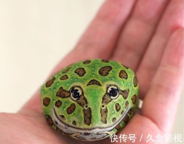 小动物|日本艺术家将石头变成可以永远留下的小动物,简直栩栩如生