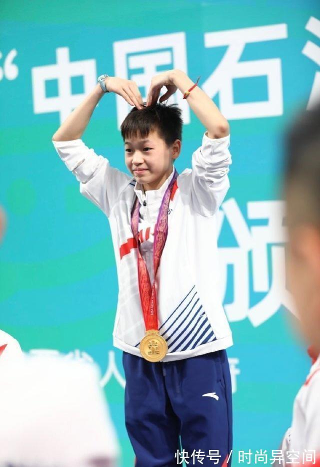 广东跳水队|全红婵回去拿毛巾出状况!红姐“怼”男队员,对方道歉连说对不起