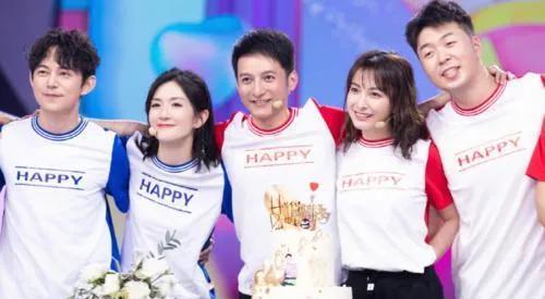 《快乐大本营》停播，何炅谢娜告别，争议不断，想说快乐不容易