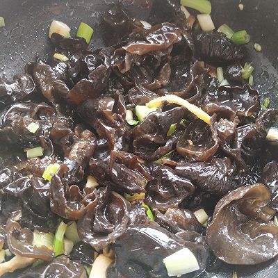 青椒|青椒木耳炒鸡蛋