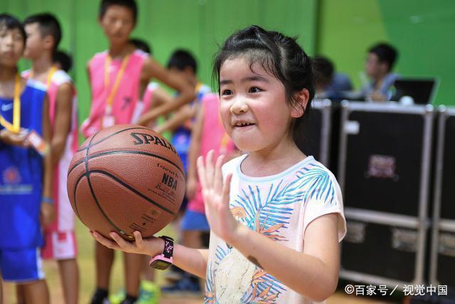 篮球|有种“基因”叫姚明的女儿,10岁身高1米7,网友:我还没孩子高