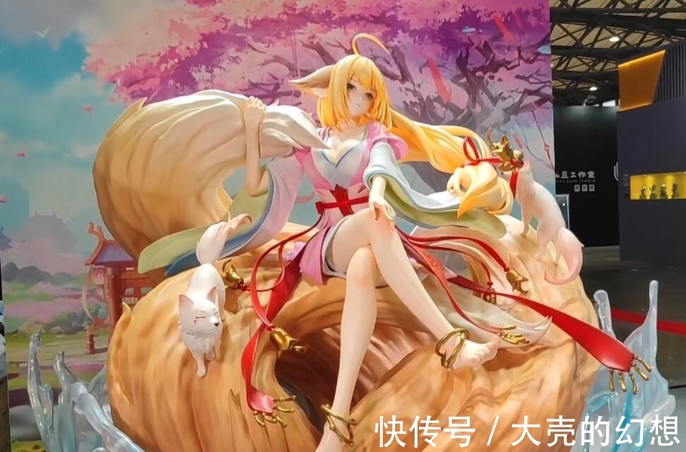 洛天依|2021WF展出多个等身手办,洛天依国风旗袍,剑网三的是神仙姐姐
