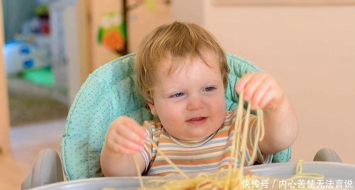 意识|孩子多大能自己吃饭？如何培养孩子自主进食和独立意识