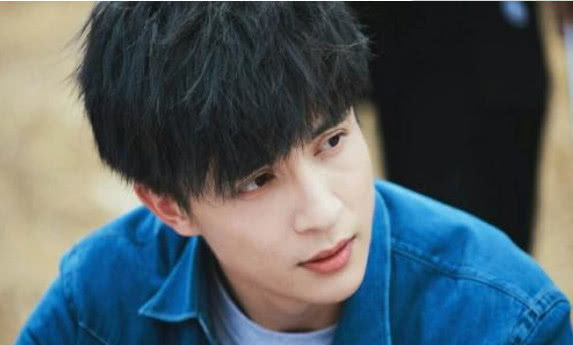 他是最惨的冠军,出道多年却不温不火,只能靠综艺节目混脸熟?