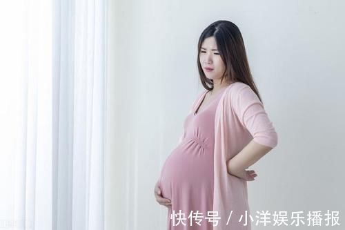 四胞胎|候诊室里的四胞胎孕妇:如此奋力,却只为生一个男孩