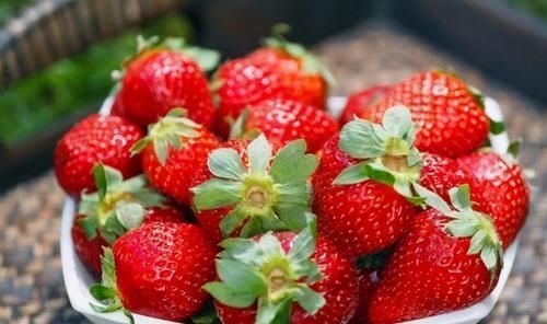 草莓|会吃的人最健康，不妨多吃3种食物，排毒养颜、延缓衰老