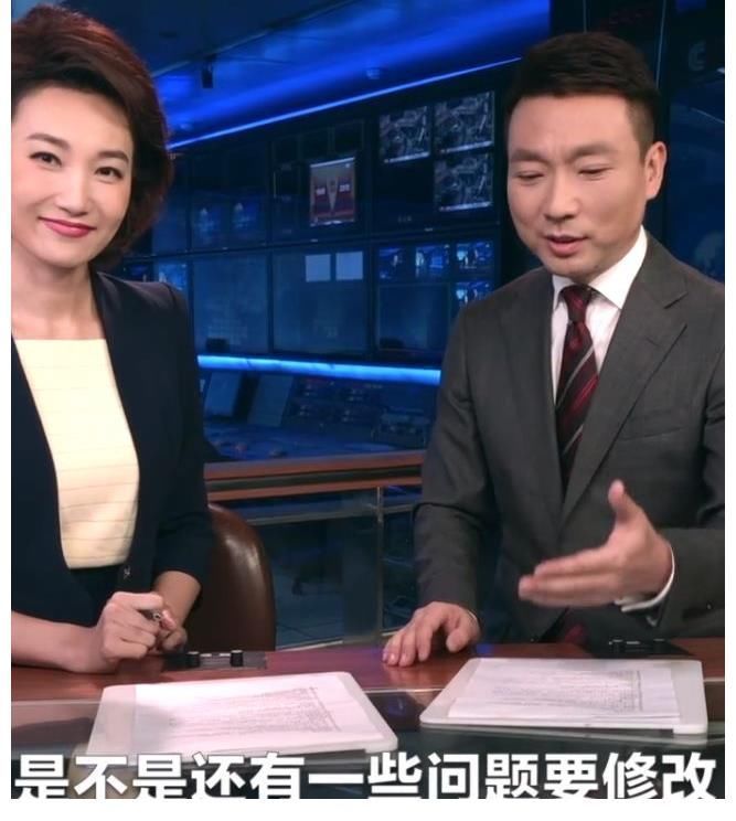 《新闻联播》结束后，为什么要放主持人整理稿子的画面？涨知识了