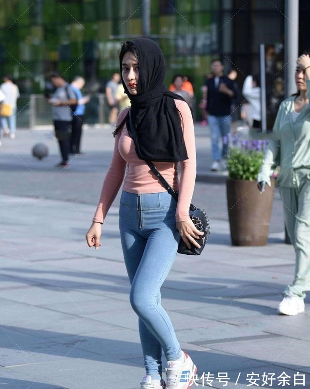 女性 展现女性魅力的打底裤，充满都市靓丽感，气质凸显！