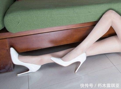 一字扣带设计,魅惑的细高跟设计,增添高贵的女神魅力