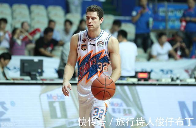 李春江|CBA黑马战队引援70分主力,7冠王教头再次崛起,辽宁浙江要颤抖了
