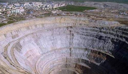 苏美 上世纪时苏美挖地球竞赛,苏联挖到1.2万米时为何不敢再挖下去?