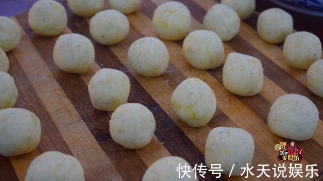 土豆别炖着吃了,教你新吃法,外酥里嫩,小朋友特别喜欢吃!