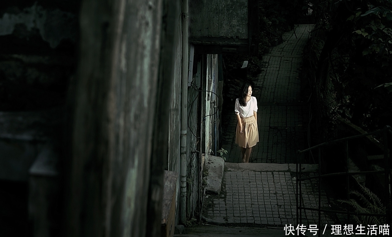 诗词丨折取清香栽锦墨,偏凝琴瑟说前尘