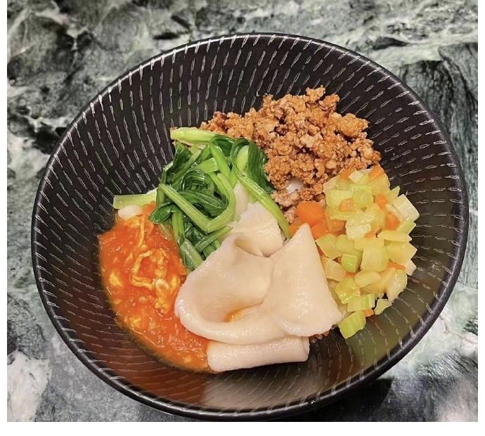 邓超给家人做biangbiang面，没放油泼辣子，孙俪激动发文秀恩爱