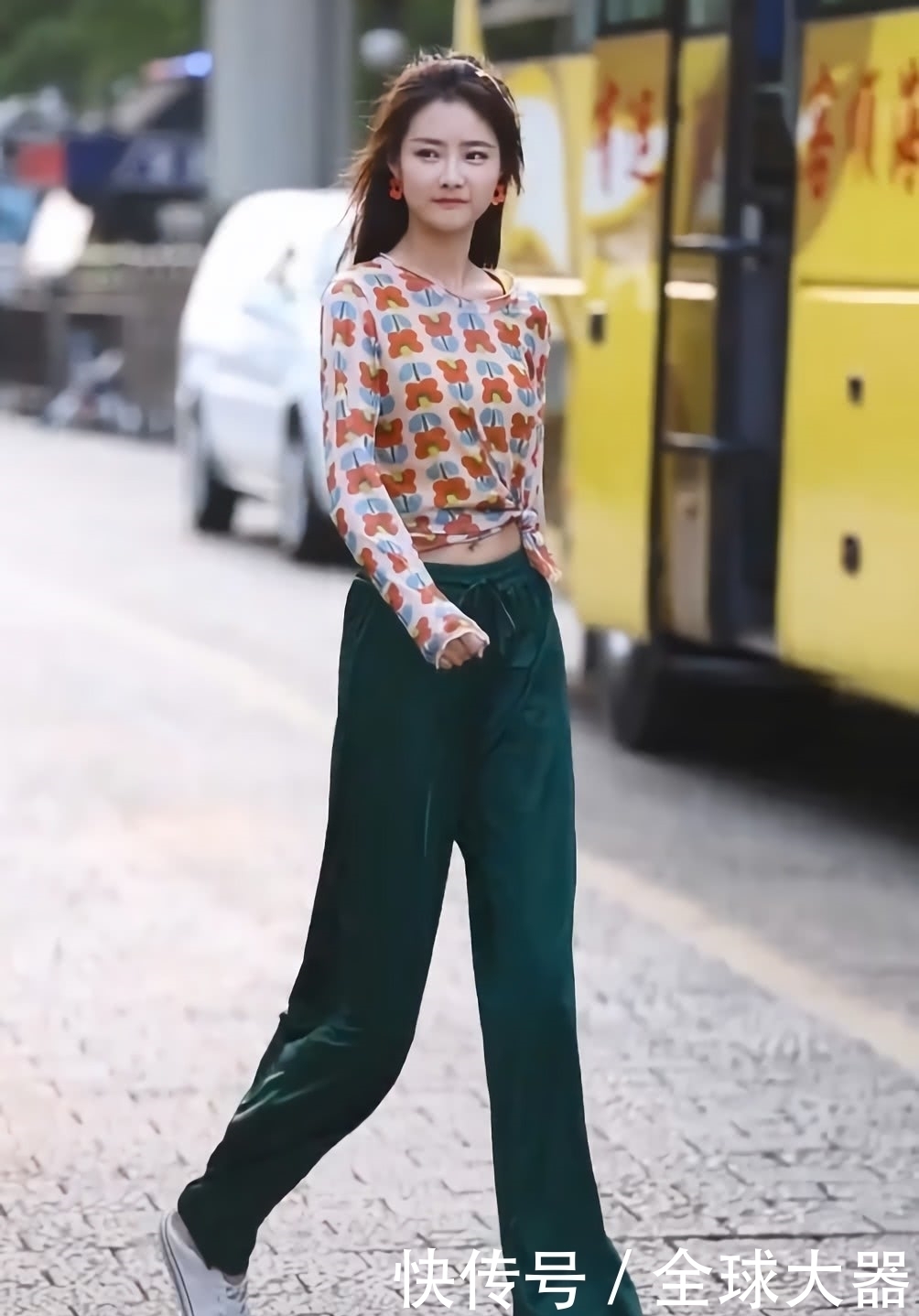 网红|现在流行什么裤子网红小姐姐都爱“豇豆裤”,穿上十级显瘦