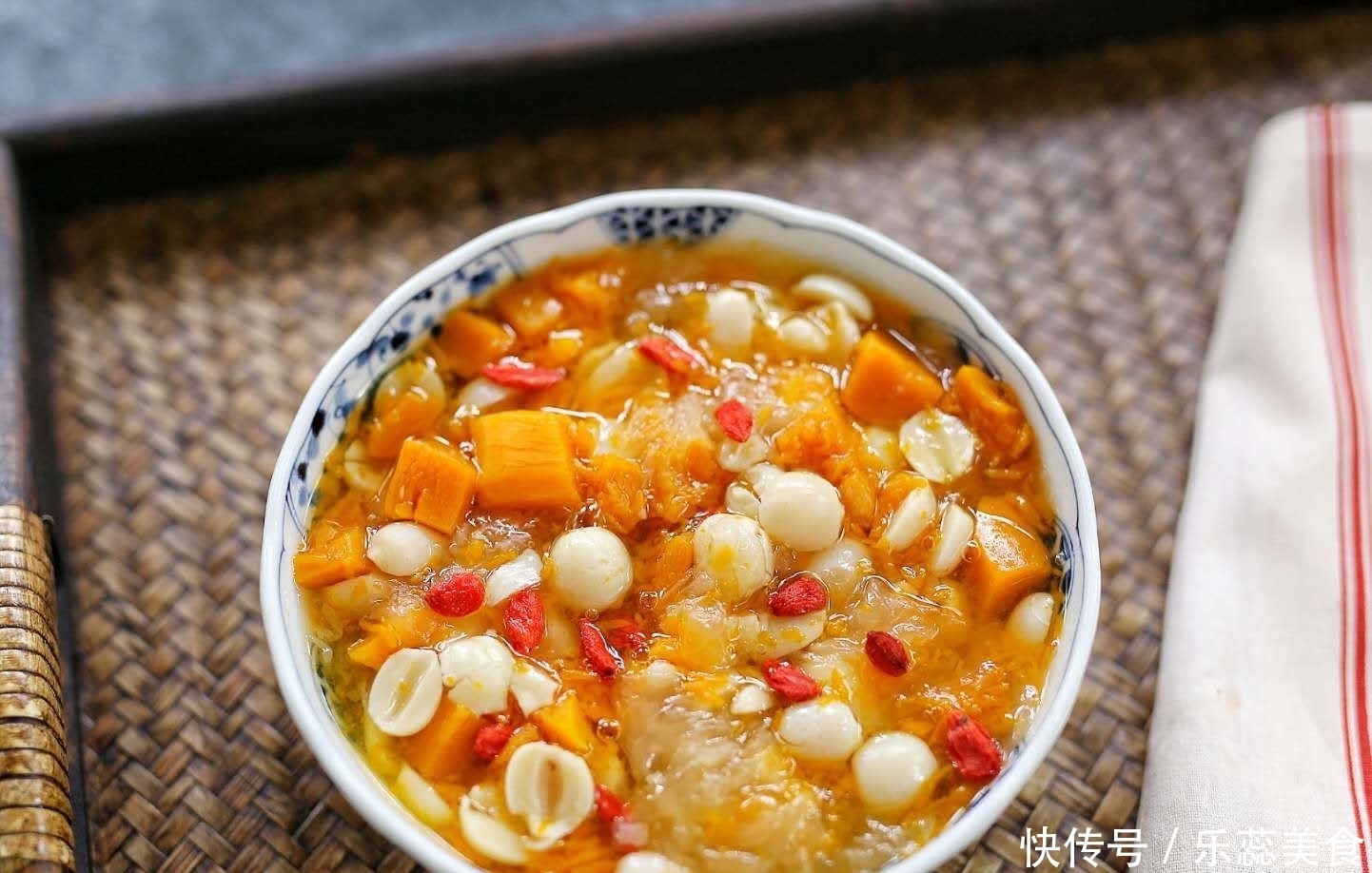 它比阿胶养人,十块钱煮一锅,春天干燥要多喝,皮肤水润,气色好